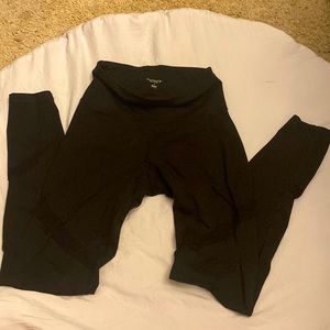 Old Navy black leggings.